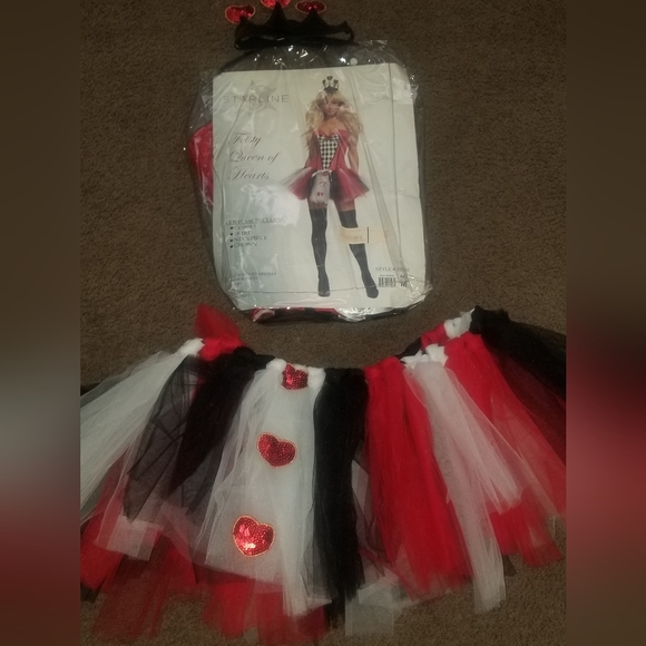 Queen of Hearts costume - Picture 6 of 8